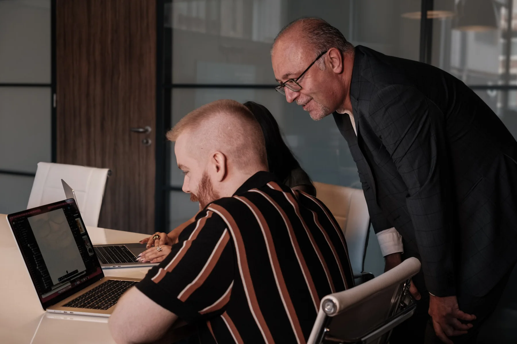 Ronald begleitet eine Arbeitssitzung